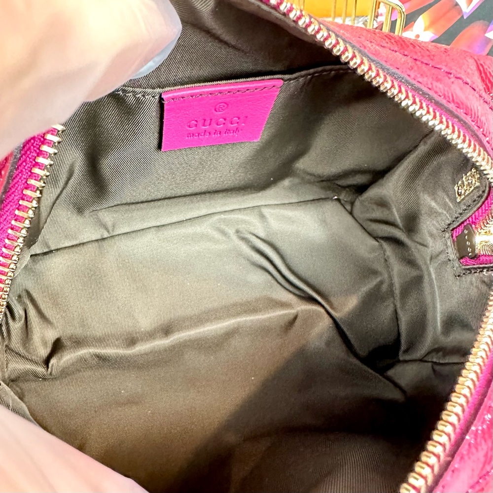 Gucci Soho crossbody bag in magenta pink leather *new with defect* - Picture 6 of 14